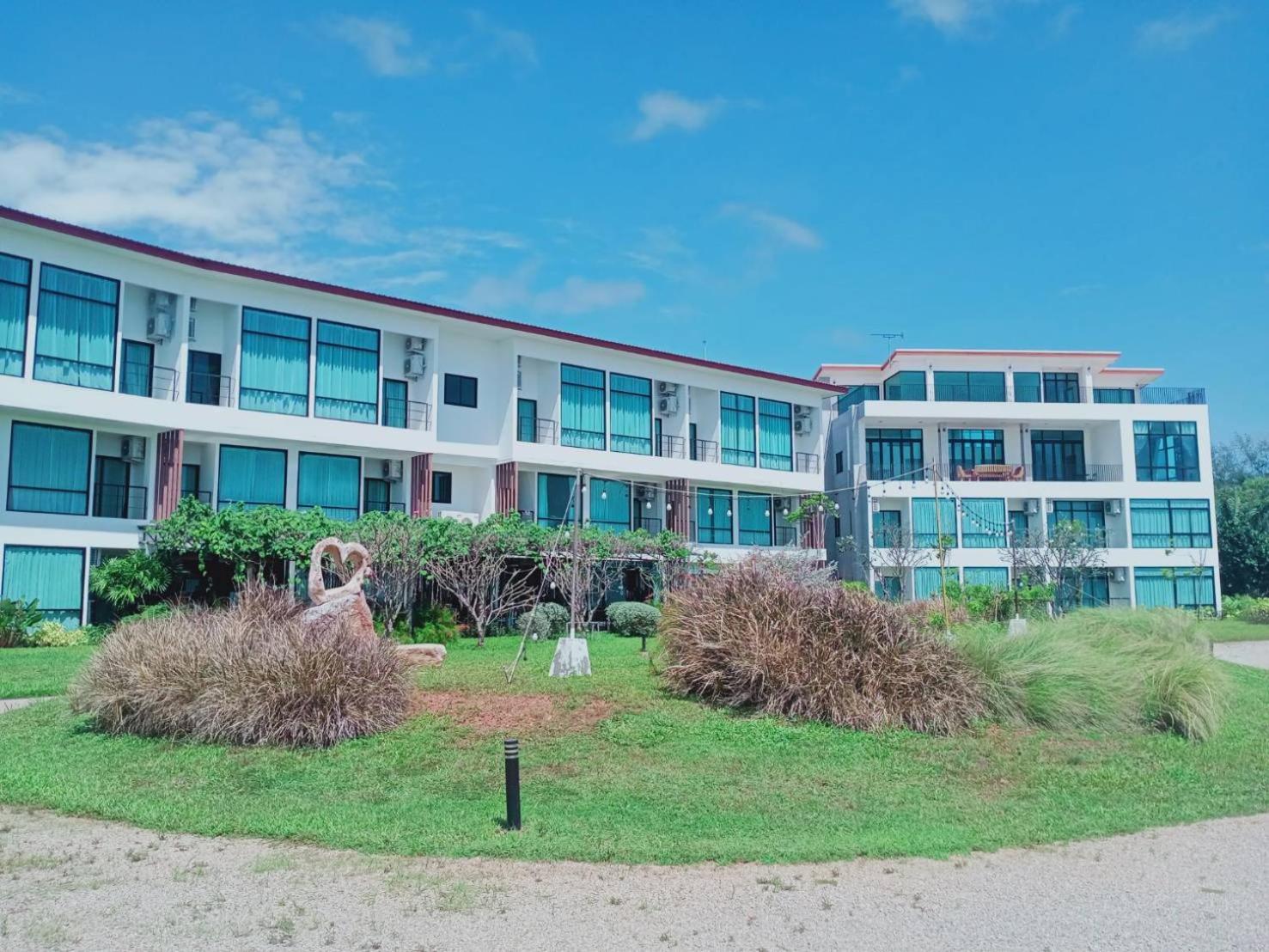 The Beach Resort & Residence - Sha Plus Pathiu Luaran gambar